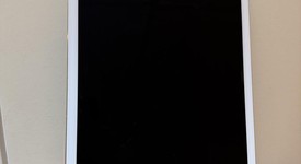 Good
													Apple iPad Pro 12.9" 2nd Gen 2017 - Unlocked, Gold, 512 GB, photo 2 of 4