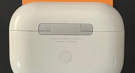 Used
													Apple AirPods Pro 1st Gen - MagSafe Case, photo 3 of 5