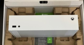 Mint
													Xbox Series S (2020) - White, 512 GB, photo 3 of 6