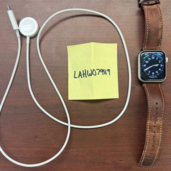 Apple Watch SE (2nd Gen) 44mm - Starlight, A2723 - GPS, Aluminum