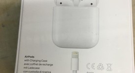 New
													Apple AirPods 2nd Gen - Lightning Case, photo 5 of 6