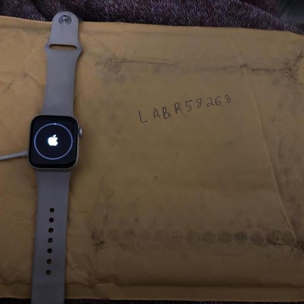 Apple Watch SE 2nd Gen 40mm - Verizon, Starlight, A2726 - Cellular, Aluminum