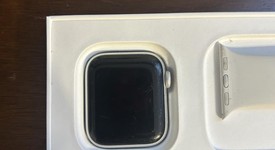 Good
													Apple Watch SE 2nd Gen 40mm - Unlocked, Silver, A2726 - Cellular, Aluminum, photo 5 of 10