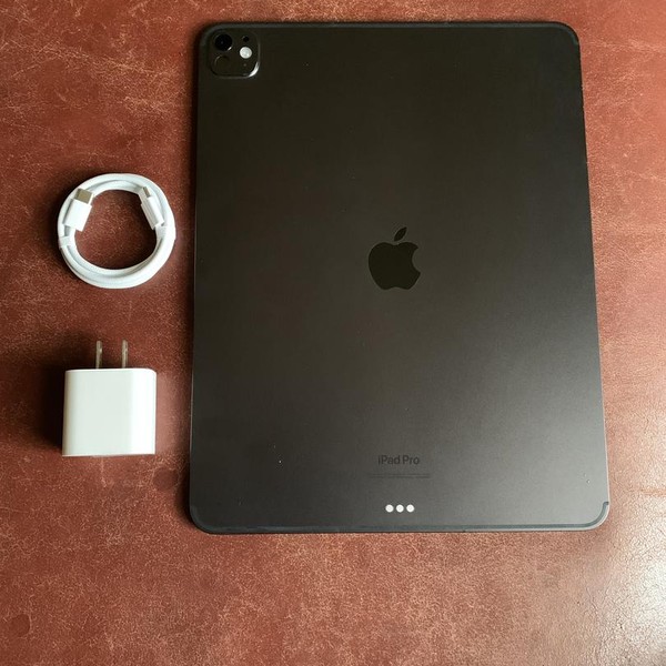 Apple iPad Pro 13 inch (M4) 2024 - Unlocked, 256 GB, Black, 8 GB, A2926, Standard Glass