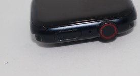 Good
													Apple Watch SE 2nd Gen 44mm - Unlocked, Midnight, A2727 - Cellular, Aluminum, photo 5 of 9