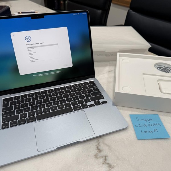 MacBook Air 2025 (M4) - 13 inch - 256 GB, Sky Blue, 16 GB, Apple M4