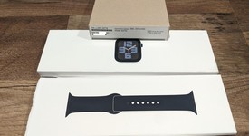 New
													Apple Watch SE 2nd Gen 40mm - Midnight, A2722 - GPS, Aluminum, photo 3 of 6