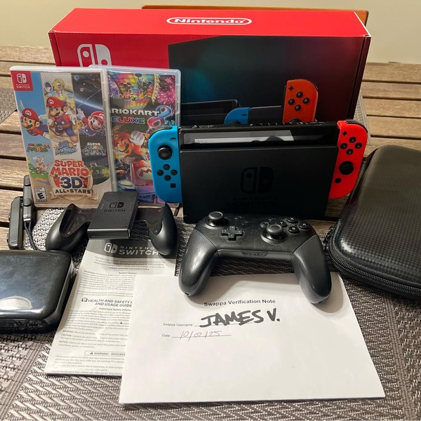 Nintendo Switch - 32 GB, Red & Blue