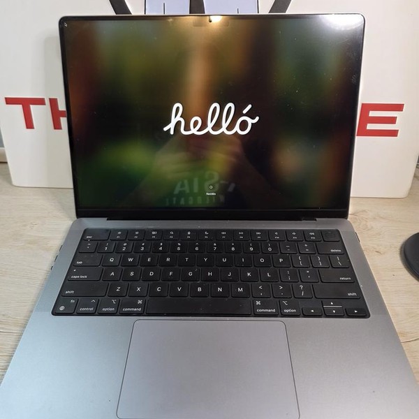 MacBook Pro Late 2023 (M3) - 14 inch - 512 GB, Gray, 8 GB, Apple M3, 10-core GPU