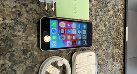 Mint
													Apple iPhone SE 1st Gen 2016 - AT&T, Grey, 32 GB, A1662, photo 2 of 12