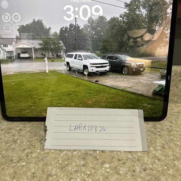 Apple iPad Pro 13 inch (M4) 2024 - AT&T, 256 GB, Black, 8 GB, A2926, Standard Glass