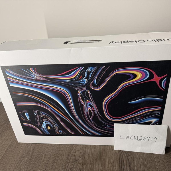 Apple Studio Display 2022 - Standard Glass, VESA Mount Adapter