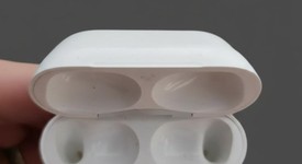 Used
													Apple AirPods Pro 2 - Lightning, photo 4 of 12