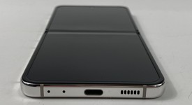 Good
													Samsung Galaxy Z Flip5 - Unlocked, Cream, 256 GB, 8 GB, SM-F731U1, photo 4 of 7