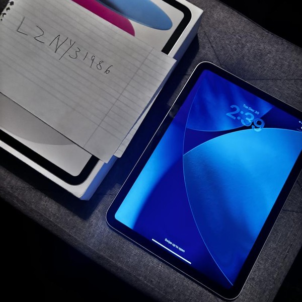 Apple iPad 11th Gen - Wi-Fi, 256 GB, Silver, A3354