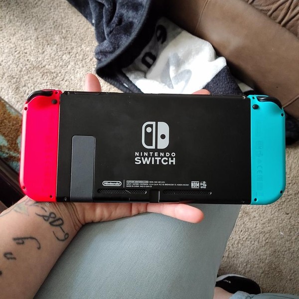 Nintendo Switch - 32 GB, Red & Blue