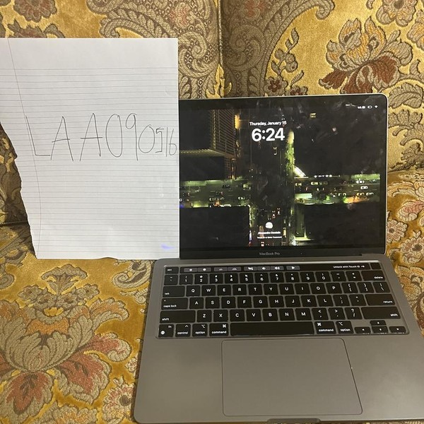 MacBook Pro 2022 - 13 inch - 256 GB, Gray, 8 GB, Apple M2