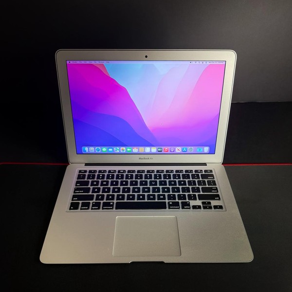 MacBook Air 2017 - 13 inch - 128 GB, Silver, 8 GB, Intel Core i5