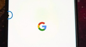 Fair
													Google Pixel 2 XL - Unlocked, Black, 128 GB, Google Edition, photo 2 of 5