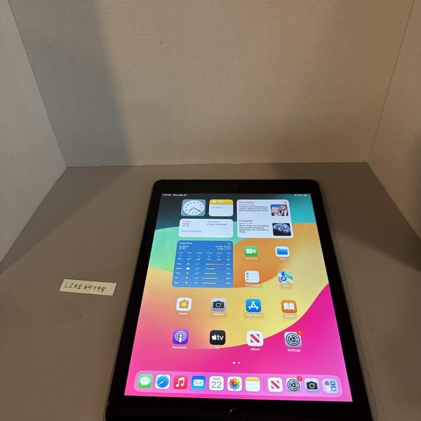 Apple iPad 6th Gen - Wi-Fi, 128 GB, Gray, A1893