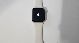 Mint
													Apple Watch SE 3rd Gen 40mm - Starlight, A3324 - GPS, photo 2 of 10