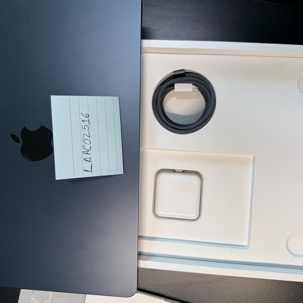 MacBook Air 2022 (M2) - 13 inch - 256 GB, Midnight, 8 GB, Apple M2