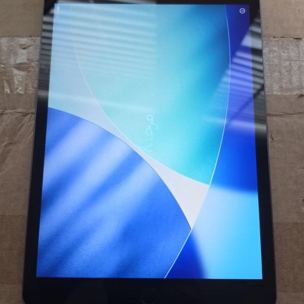 Apple iPad (6th Gen) - Wi-Fi, 128 GB, Silver, A1893
