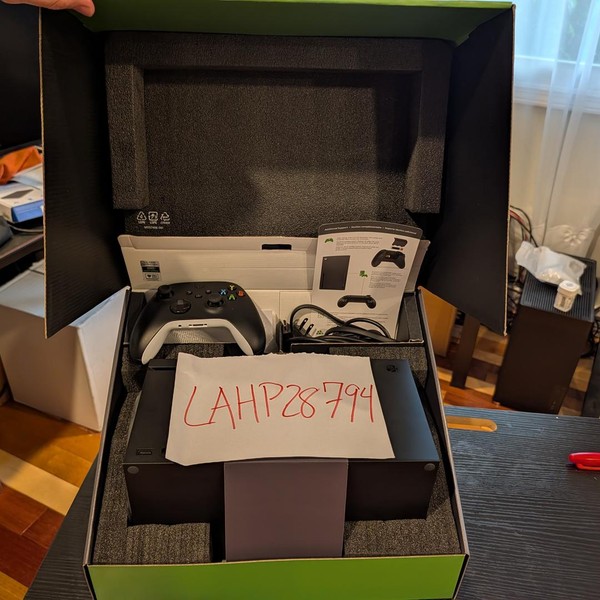 Xbox Series X (2020) - 1 TB, Black, standard