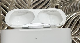 Used
													Apple AirPods Pro - MagSafe Case, photo 5 of 9
