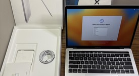 Mint
													MacBook Pro 2018 (With Touch Bar) - 13" - I7, Silver, 2 TB, 16 GB, photo 1 of 8