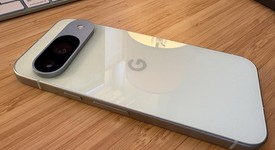 Mint
													Google Pixel 9 - T-Mobile, Wintergreen, 128 GB, 12 GB, G2YBB, photo 2 of 5