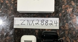 Used
													Apple AirPods 2nd Gen - Lightning Case, photo 4 of 8