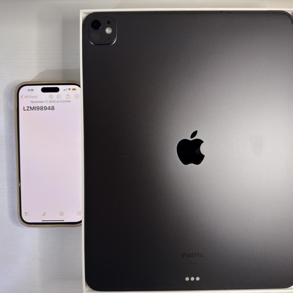 Apple iPad Pro 13 inch (M4) 2024 - Unlocked, 256 GB, Black, 8 GB, A2926, Standard Glass