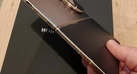 Mint
													Honor Magic V5 - Unlocked Non-US, Gold, 512 GB, 16 GB, photo 5 of 9