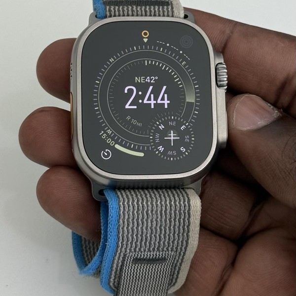 Apple Watch Ultra 49mm - Unlocked, Titanium, A2622