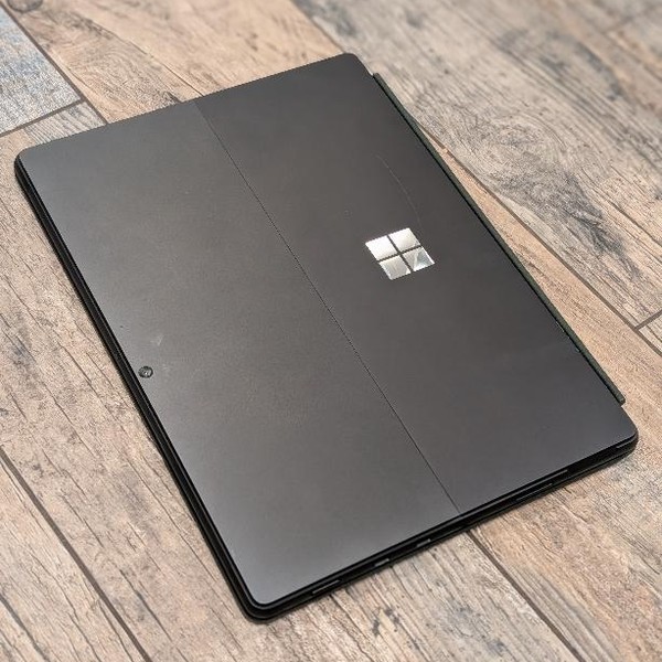 Microsoft Surface Pro 8 - 256 GB, Graphite, 8 GB, Intel Core i5