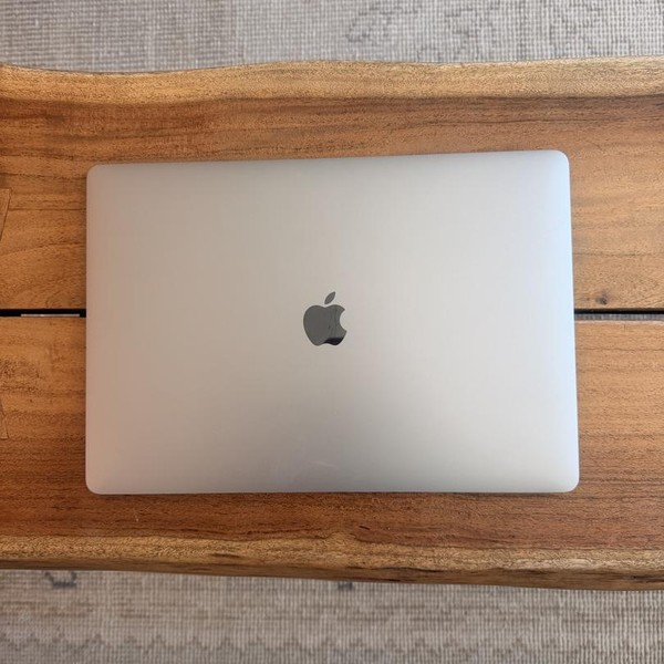 MacBook Pro 2019 - 15 inch - 1 TB, Silver, 16 GB, Intel Core i9