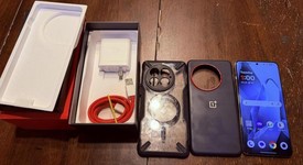 Fair
													OnePlus 13 - Unlocked, Midnight Ocean, 512 GB, 16 GB, photo 3 of 8