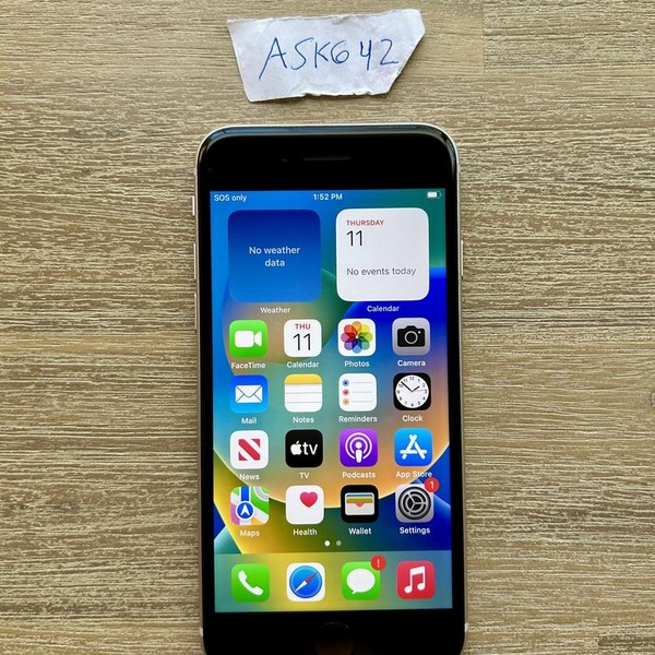 Apple iPhone SE 3rd Gen 2022 - Unlocked, Starlight, 128 GB, A2595