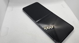 Fair
													Samsung Galaxy Z Flip5 - Unlocked, Graphite, 256 GB, 8 GB, SM-F731U1, photo 2 of 5
