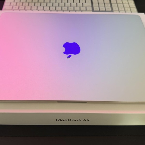MacBook Air 2023 (M2) - 15 inch - 256 GB, Starlight, 8 GB, Apple M2