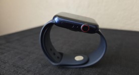 Good
													Apple Watch Series 6 44mm - Unlocked, Blue, A2294 - Cellular, Aluminum, photo 5 of 10
