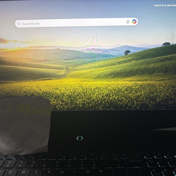 Alienware M17 (2018) - 1 TB, Silver & Black, 16 GB, Intel Core i7
