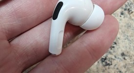 Used
													Apple AirPods Pro - Wireless Case, photo 4 of 14