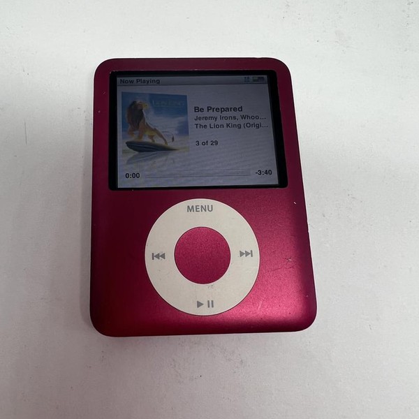 Apple iPod Nano 3rd Gen - 8 GB, Red