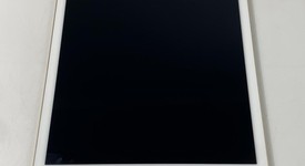 Good
													Apple iPad Pro 12.9" 1st Gen 2015 - Unlocked, Gold, 256 GB, A1652, 1st Gen 2015, photo 2 of 7