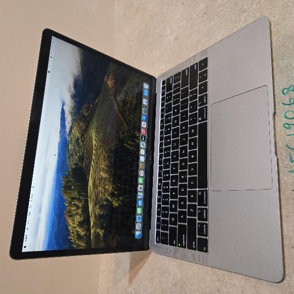 MacBook Air 2019 - 13 inch - 128 GB, Silver, 8 GB, Intel Core i5