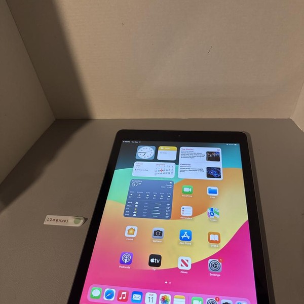 Apple iPad 6th Gen - Wi-Fi, 32 GB, Gray, A1893