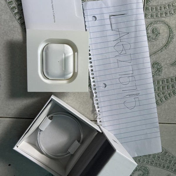 Apple AirPods (3rd Gen) - MagSafe Case