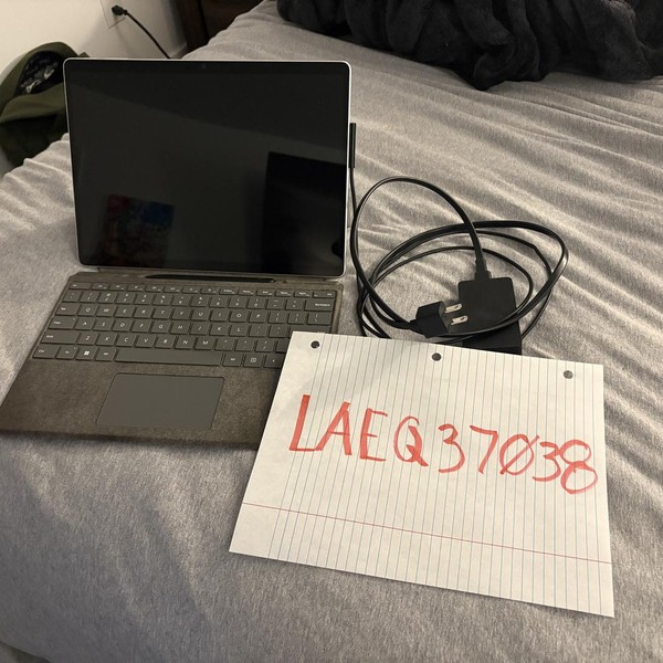 Microsoft Surface Pro 9 - Wi-Fi, 512 GB, Platinum, 16 GB, Intel Core i7, Wi-Fi